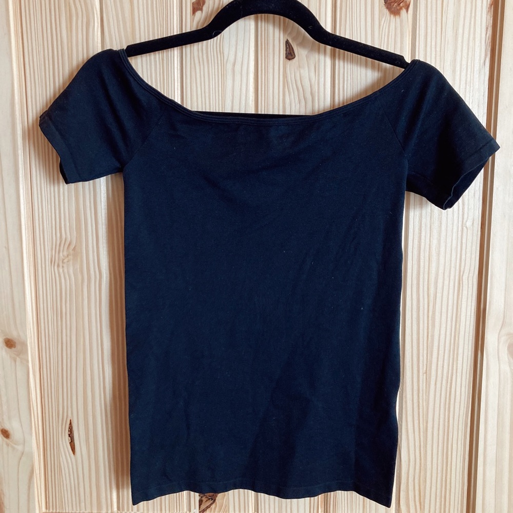 Carly Jean Los Angeles Off-Shoulder Top - Small